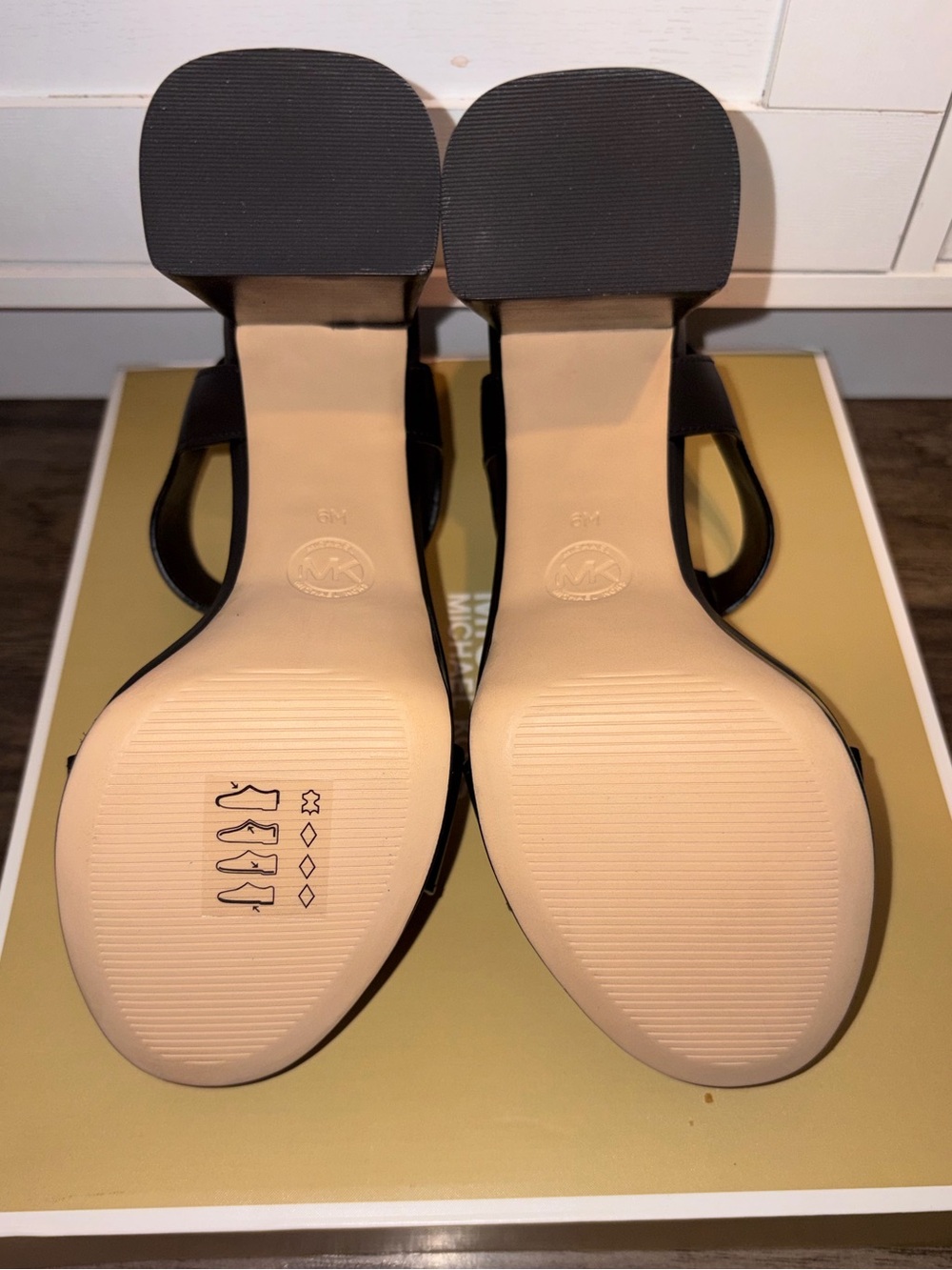 Michael Kors Women's Berkley Mid Sandal, Black, 6 BRAND NEW - Picture 4 of 5